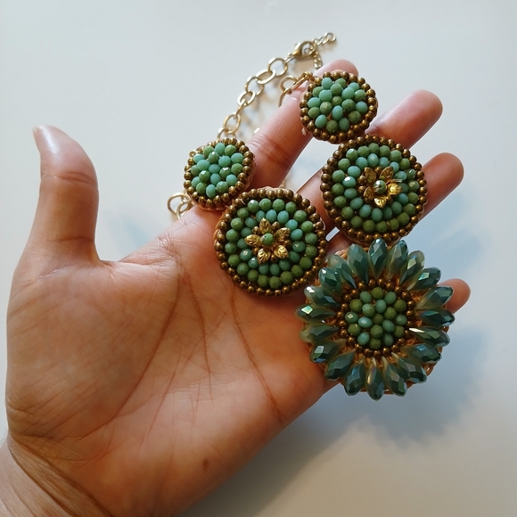 Sunburst Blue Green Gold Tone Floral Cluster Crystal Beaded Chain Necklace - Picture 7 of 15